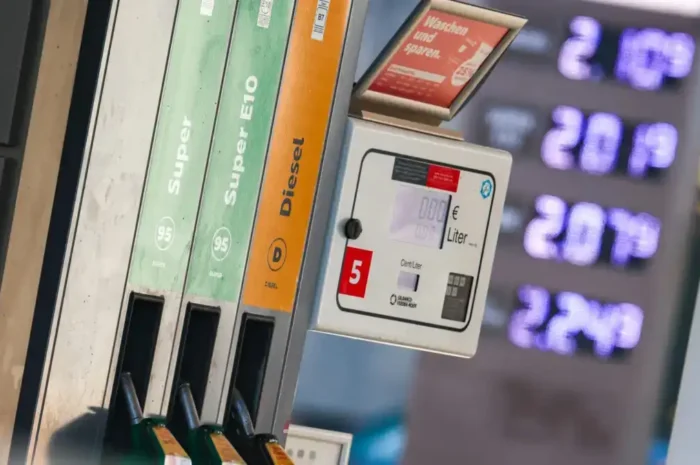 Βενζίνη και diesel: Πόσο θα επηρεάσει τις τιμές η «βουτιά» του πετρελαίου για μία μέρα