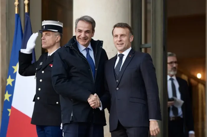 Στην Αθήνα ο Μακρόν με «βαριά» ατζέντα για άμυνα, οικονομία και γεωπολιτική – Το μήνυμα προς την Τουρκία