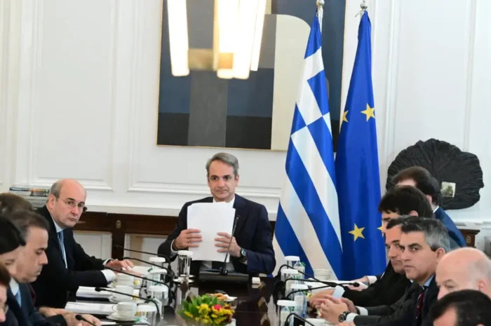 Aνασχηματισμός προ των πυλών: Με καρατομήσεις υπουργών και διαγραφές βουλευτών απαντά η ΝΔ στις νέες αποκαλύψεις για ΟΠΕΚΕΠΕ