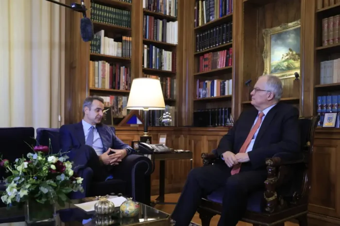 Κυριάκος Μητσοτάκης στον Κωνσταντίνο Τασούλα: H κυβέρνηση έχει κάνει το καλύτερο για να στηρίξει τα ελληνικά νοικοκυριά