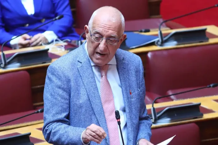 Νικήτας Κακλαμάνης σε ΠΑΣΟΚ για την προ ημερησίας: Χάλασε ο κόσμος για 40 ημέρες;