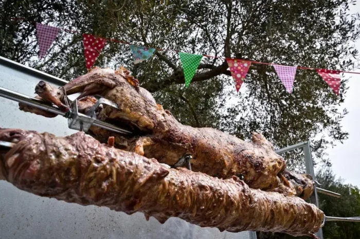 Ο πασχαλινός τζίρος στο 1,5 δισ. ευρώ, με 50% να πηγαίνει για τρόφιμα – Αύξηση τιμών και πτώση κατανάλωσης τα χαρακτηριστικά της αγοράς