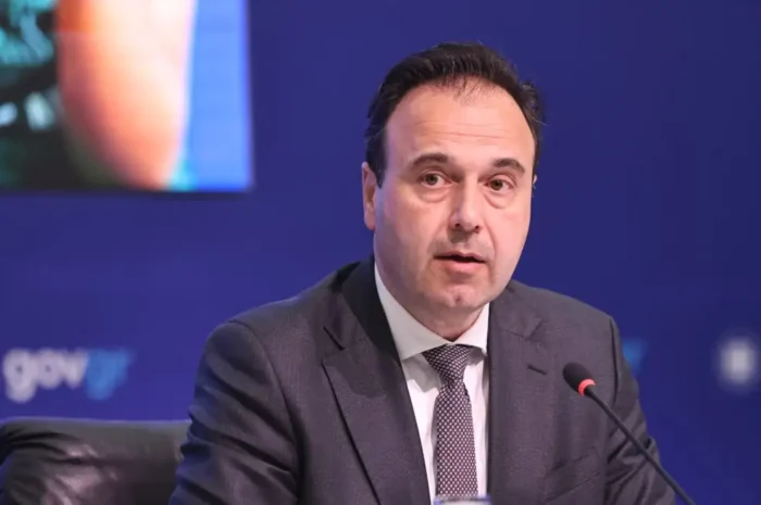 Δημήτρης Παπαστεργίου: Υψηλά πρόστιμα στις πλατφόρμες που δεν θα συμμορφωθούν με το μπλόκο στα social media για ανηλίκους