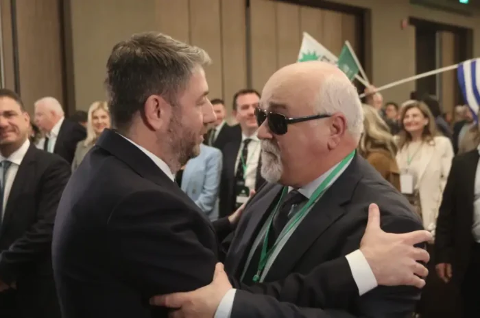 ΠΑΣΟΚ: Το παρασκήνιο της επιλογής Βαρδακαστάνη στη θέση του γραμματέα – Οι κινήσεις Ανδρουλάκη πριν την κάλπη