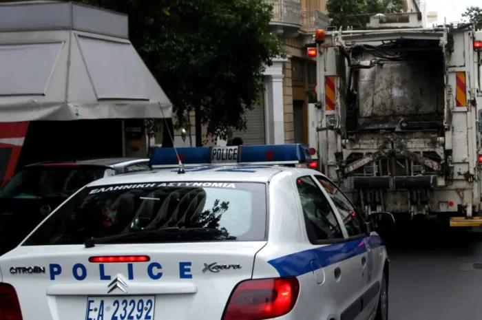 Θεσσαλονίκη: 58χρονος χρησιμοποιούσε το σήμα της ΕΛΑΣ για να πείσει πελάτες να αγοράσουν τους παράνομους συναγερμούς του