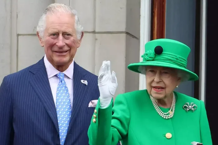 Ελισάβετ: Ο Κάρολος και η Καμίλα στο Βρετανικό Μουσείο για τα 100 χρόνια από τη γέννηση της βασίλισσας