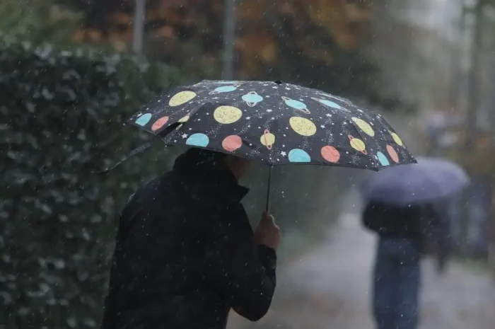 Καιρός Πάσχα: Βροχές και καταιγίδες από το Μεγάλο Σάββατο – «Θα μοιάζει περισσότερο με χειμώνα»