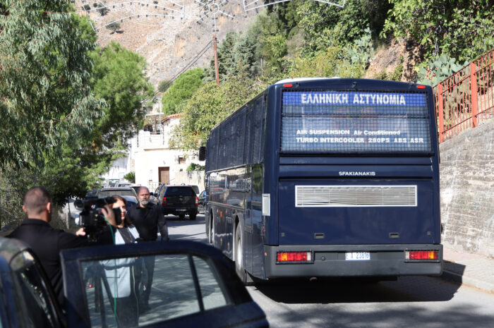 Βορίζια: Το modus operandi της οικογενειακής σπείρας – Έκοψαν με αλυσοπρίονα 134 ελιές αγρότη που αρνήθηκε να παραδώσει το χωράφι του