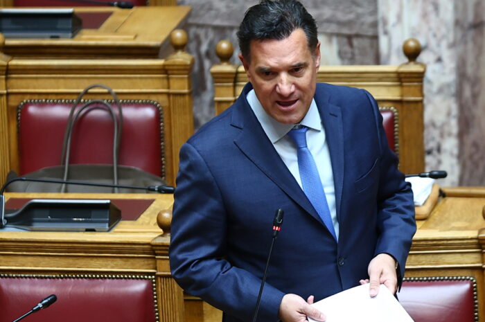 Άδωνις Γεωργιάδης: Αυτή είναι η αληθινή φωτογραφία που επεξεργάστηκαν με ΑΙ – «Μην πιστεύετε απολύτως τίποτα»