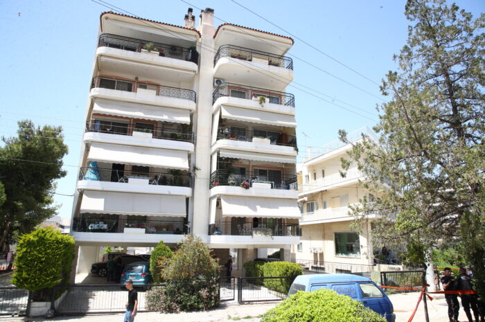 Σοκ στην Ηλιούπολη: Δύο 17χρονες έπεσαν στο κενό από τον 6ο όροφο πολυκατοικίας