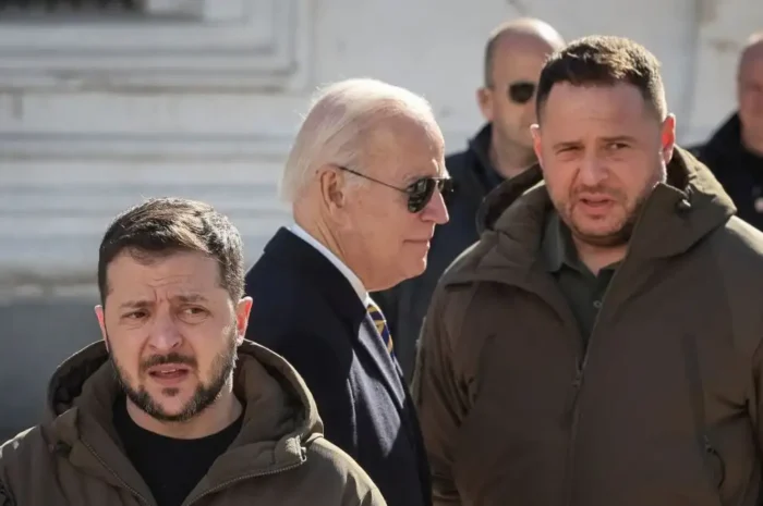 Ουκρανία: Εντολή για τη σύλληψη του Αντρίι Γερμάκ, πρώην προσωπάρχη του Ζελένσκι, για διαφθορά
