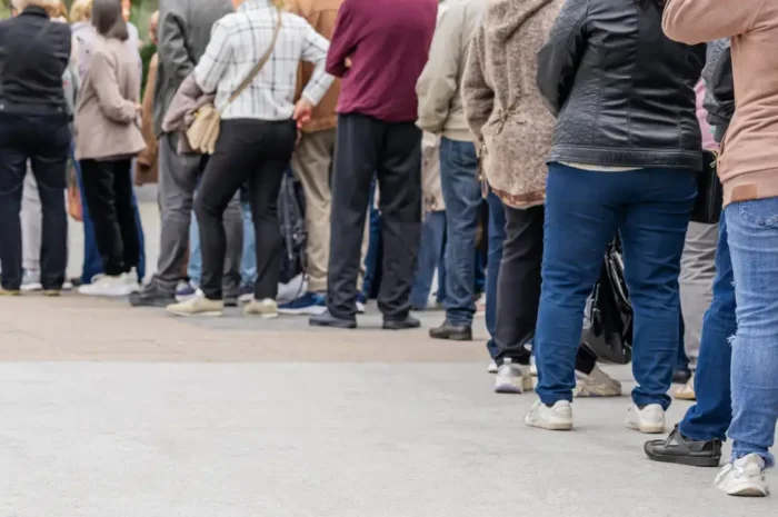 Στο 9,5% η ανεργία τον Απρίλιο από το αναθεωρημένο προς τα πάνω 9% πέρυσι