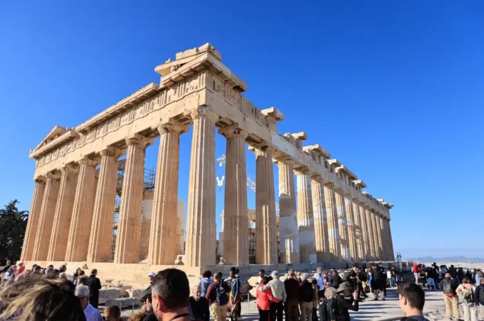 Καιρός σήμερα: 31 βαθμοί στην Αττική και άνεμοι 7 μποφόρ στο Αιγαίο