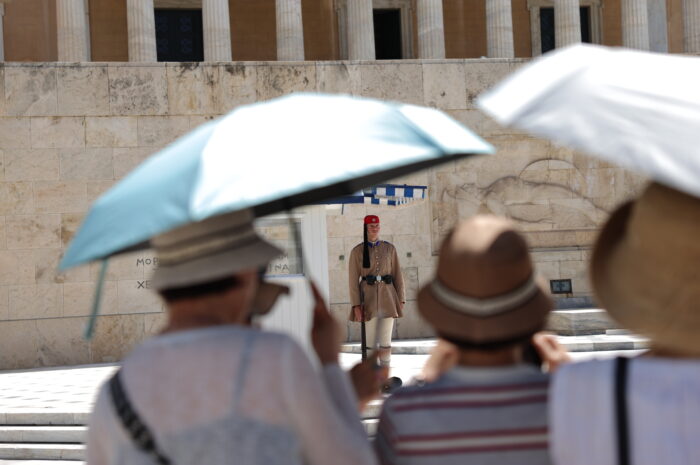Καιρός – Καλλιάνος: Επιμένουν οι άνεμοι έως 7 μποφόρ μέχρι την Τρίτη – Μέχρι 39 βαθμούς θα δείξει το θερμόμετρο στα μέσα της εβδομάδας
