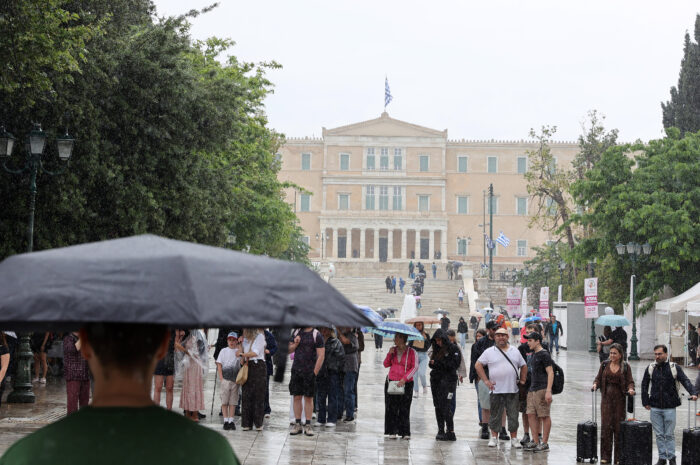 Καιρός σήμερα: 33άρια στη θερμοκρασία – Βροχές και καταιγίδες και σε Αττική και Θεσσαλονίκη