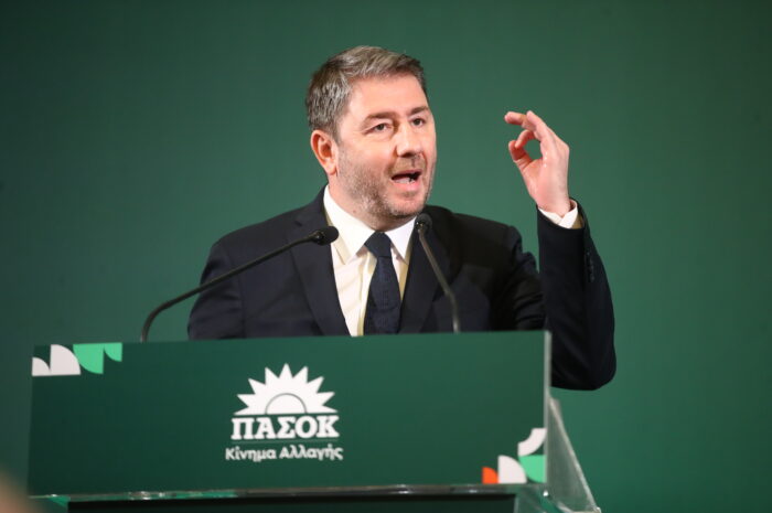 Το ΠΑΣΟΚ «φλερτάρει» με νέα εσωκομματική δίνη μετά την απώλεια της δεύτερης θέσης στις δημοσκοπήσεις