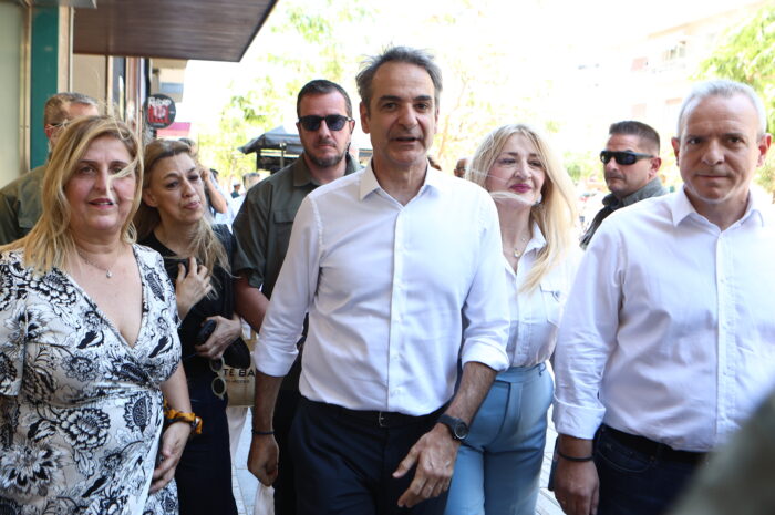 Σύσκεψη στο Μαξίμου για μείωση των τιμών σε βασικά αγαθά – Η στήριξη των ελεύθερων επαγγελματιών και επιχειρήσεων στην ατζέντα της κυβέρνησης