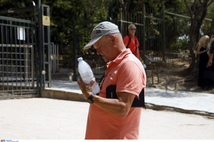 Καιρός σήμερα: Υψηλές θερμοκρασίες αλλά και τοπικές βροχές