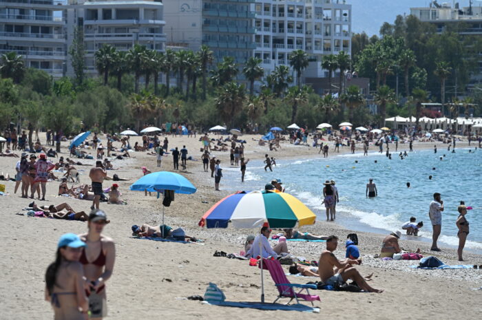 Καιρός σήμερα: Υψηλές θερμοκρασίες και ισχυροί άνεμοι
