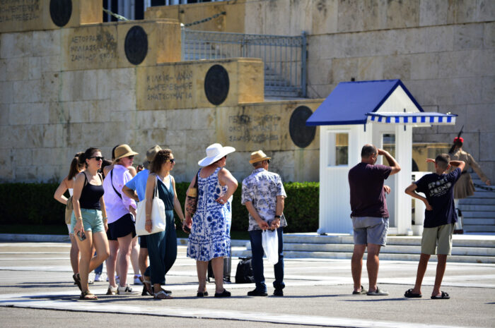 Καιρός σήμερα: Στους 35 βαθμούς η θερμοκρασία – 7 μποφόρ στο Αιγαίο, καταιγίδες στα ορεινά