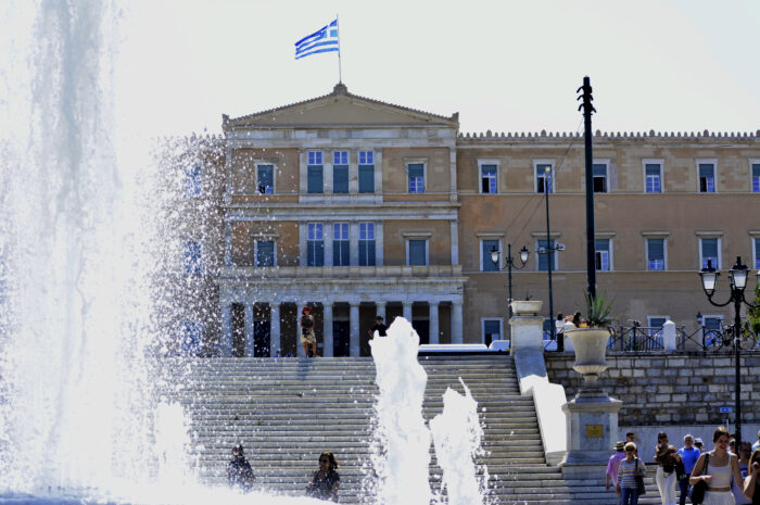 Καιρός σήμερα: Ισχυροί άνεμοι στο Αιγαίο και υψηλές θερμοκρασίες