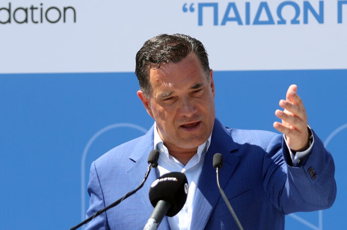 Γεωργιάδης κατά Τσίπρα: «Αλέξη μου, άσε τα περί ηθικού πλεονεκτήματος, απόλαυσε τη βίλα με 500 ευρώ στο Σούνιο»