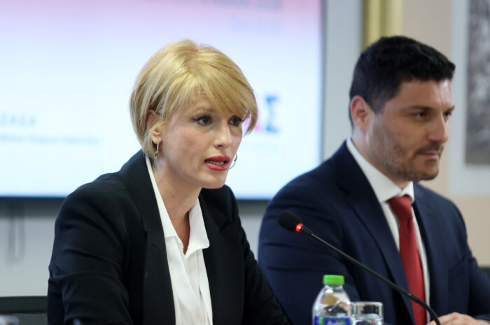 ΕΛΑΣ: Μετωπική επίθεση στην επταετία Μητσοτάκη – «Fake news το success story της κυβέρνησης»