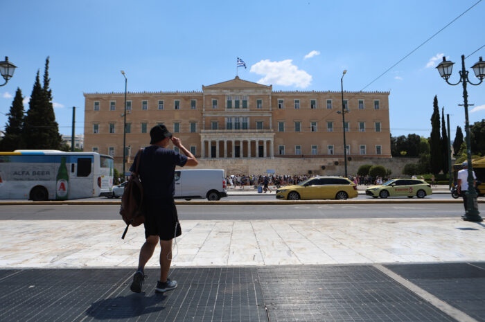 Καιρός σήμερα: Δεν ξεπερνά τους 35 βαθμούς η θερμοκρασία – Βροχές, καταιγίδες και άνεμοι έως 7 μποφόρ