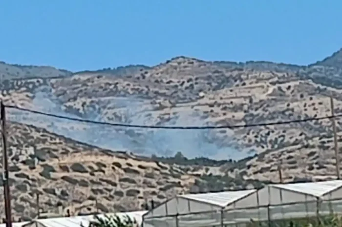Φωτιά στην Ιεράπετρα: Ήχησε το 112 για εκκένωση του οικισμού Μπραμιανά