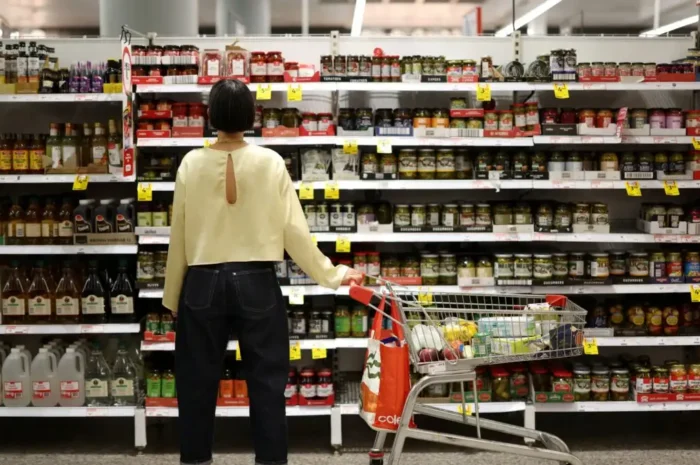 Ανάχωμα στην ακρίβεια τα σούπερ μάρκετ με συμμετοχή στις εκπτώσεις και επενδύσεις στην παραγωγή