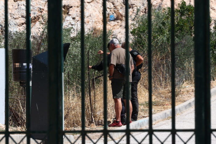 Κυψέλη: Με προβιά ήταν τυλιγμένα τα οστά που βρέθηκαν σε δεύτερη σακούλα – Εξετάζεται αν είναι ανθρώπινα