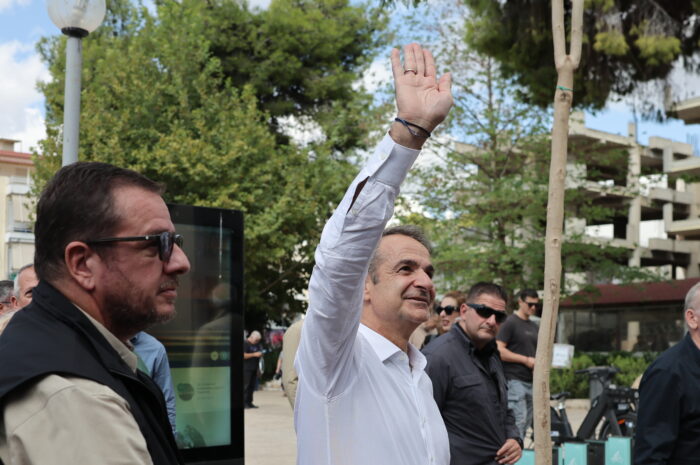 Περιοδεία Μητσοτάκη στον Ασπρόπυργο και μήνυμα συνεργασίας με την Αυτοδιοίκηση: «Εδώ γίνεται καλή δουλειά» – Η ατάκα για τη γιορτή του