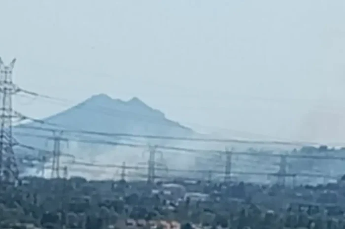 Φωτιά στην Αργιθέα Παιανίας: Μήνυμα του 112 για ετοιμότητα, σηκώθηκαν 5 εναέρια μέσα