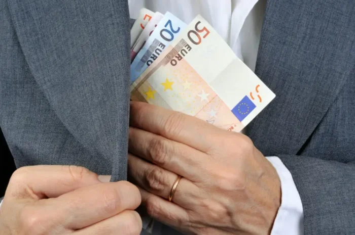 ΔΕΘ 2026: Πακέτο ελαφρύνσεων και χρηματοδότηση έως 5 δισ. ευρώ στην αγορά – Τι κερδίζουν επαγγελματίες, ταξί, επιχειρήσεις, αγρότες και τρίτεκνοι