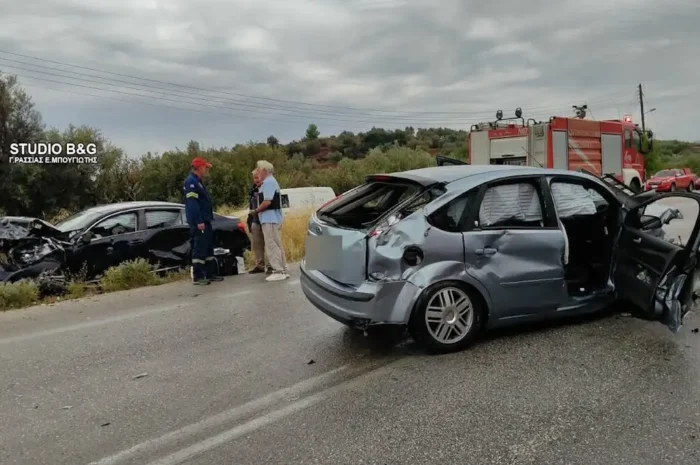 Τροχαίο στο Ναύπλιο: Σε άμορφη μάζα σιδηρικών μετατράπηκαν δύο αυτοκίνητα μετά από σύγκρουση – Τρεις τραυματίες
