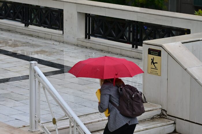 Καιρός σήμερα: Καταιγίδες και έως 10 μποφόρ οι άνεμοι – Στους 23 βαθμούς η θερμοκρασία