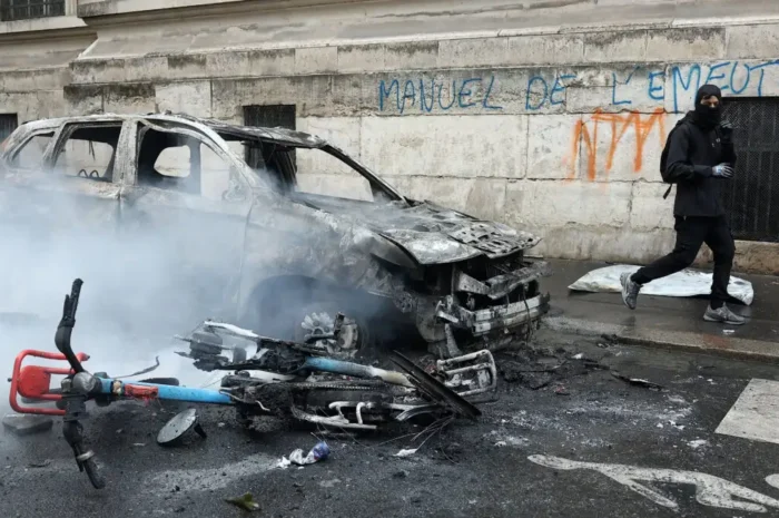 Γαλλία: Ηρεμία τη νύχτα μετά τις απαγορεύσεις κυκλοφορίας, λέει ο Λεκορνί – Συναγερμός για τις κινητοποιήσεις του Σαββάτου