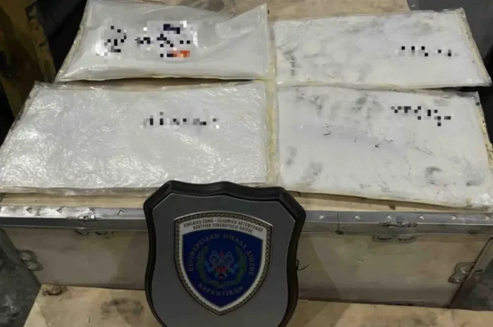 Ο σκύλος «Μεζκάλ» μύρισε ναρκωτικά στο «Ελευθέριος Βενιζέλος»: Πέρασαν στην Ελλάδα κοκαΐνη και skunk άνω των 380.000 ευρώ