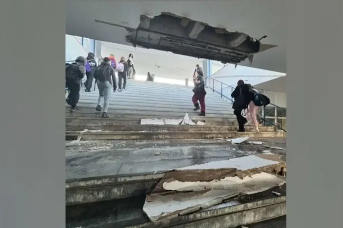Νέο Ηράκλειο: Κατέρρευσε τμήμα οροφής σε λύκειο που ανακαινίστηκε πρόσφατα